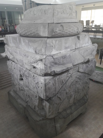 Coluna romana em exposição no Museu Nacional da Romênia